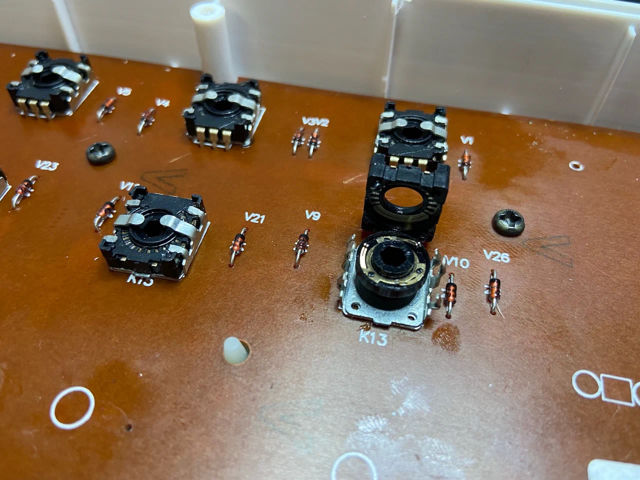 Bild Arturia Minilab MK1 Innenansicht Encoder geöffnet Ansicht